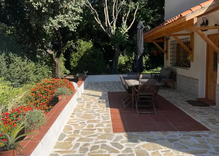 Le Chene Bed & Breakfast Enguera